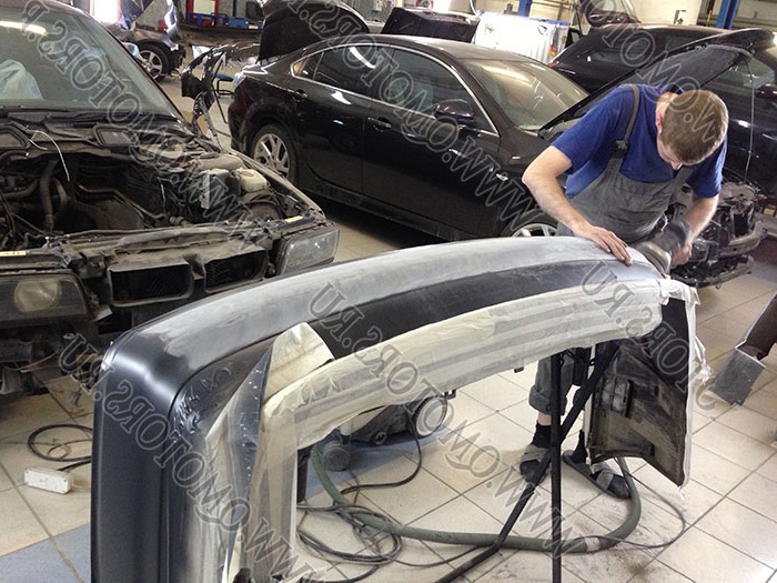 Снятие, установка и ремонт бампера автомобиля, основные этапы работы.